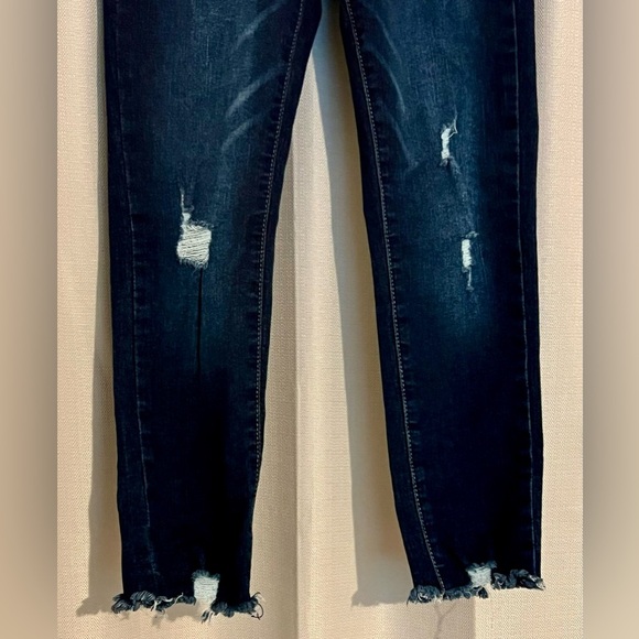 YMI WannaBettaFit Girls Distressed Jeans Size 8 Frayed Hem Stretch - Picture 7 of 7